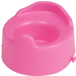 Bébé joli poupon dans un trotteur