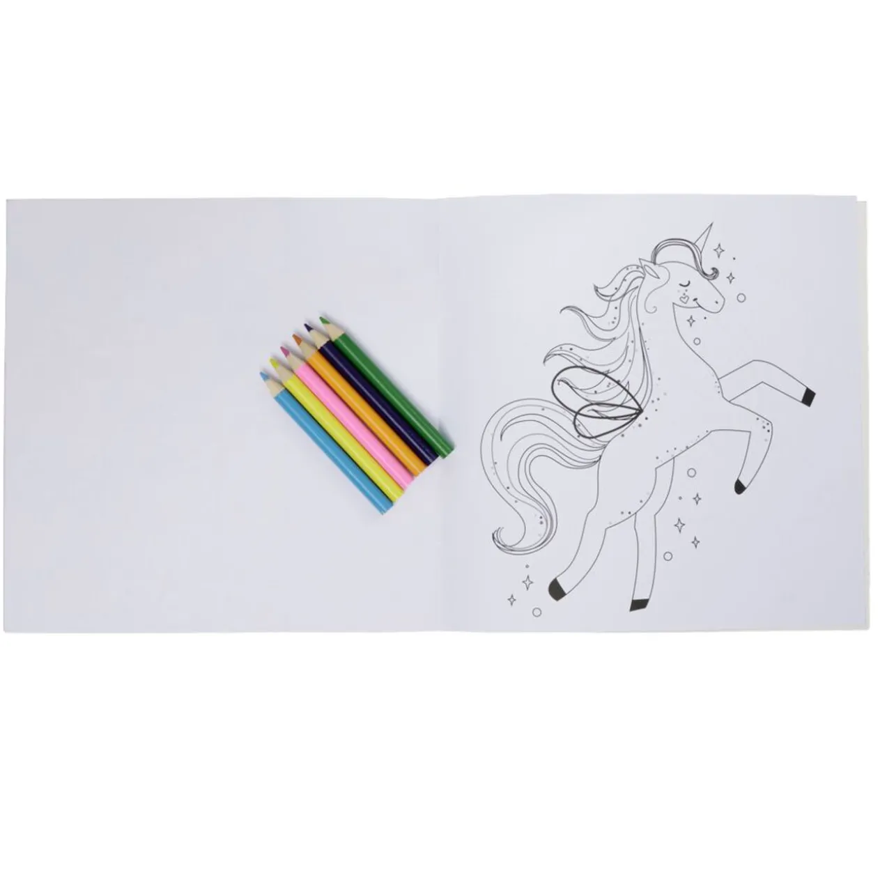 Cahier de coloriage avec crayons de couleurs