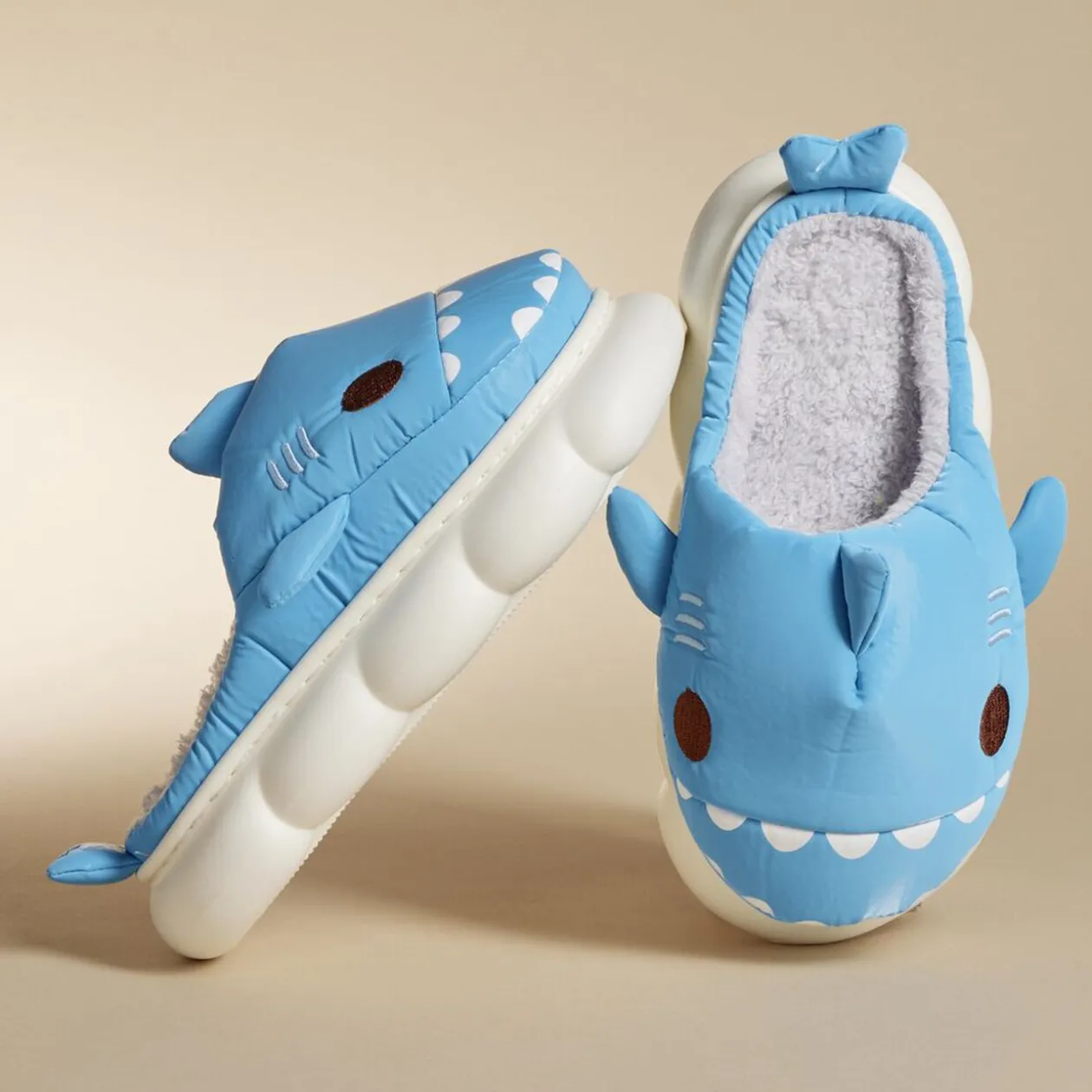 Chaussons requin mixtes bleus - pointure 36 à 45