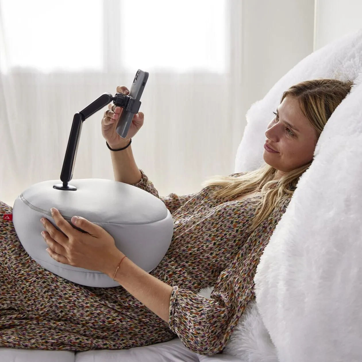 Coussin ergonomique avec support porte-téléphone