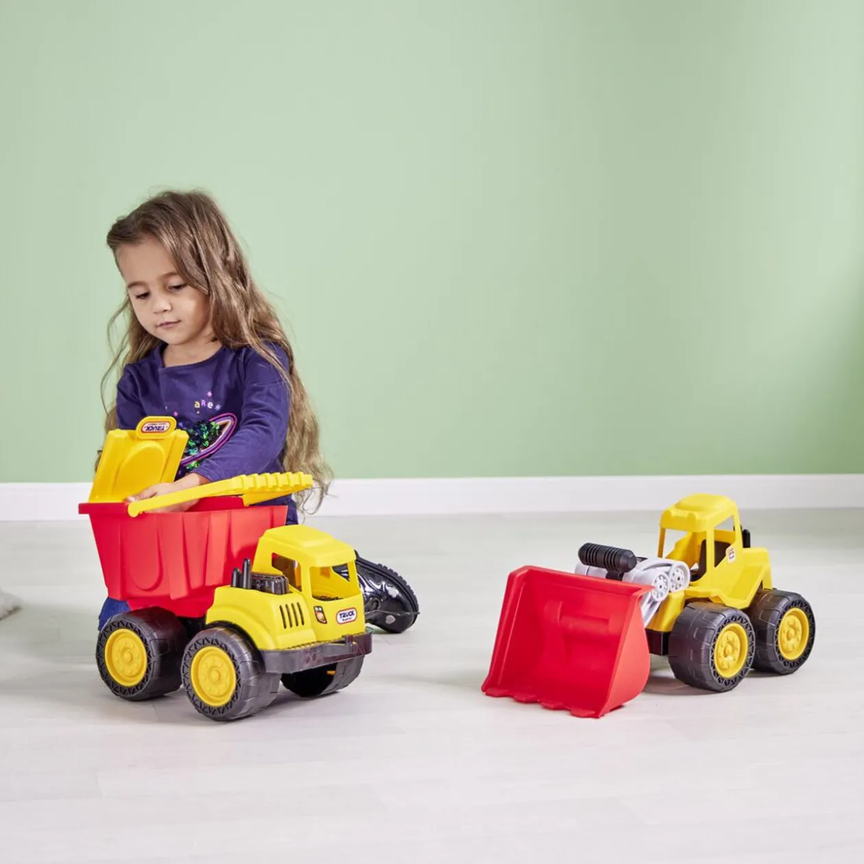 Engin de chantier jaune et rouge