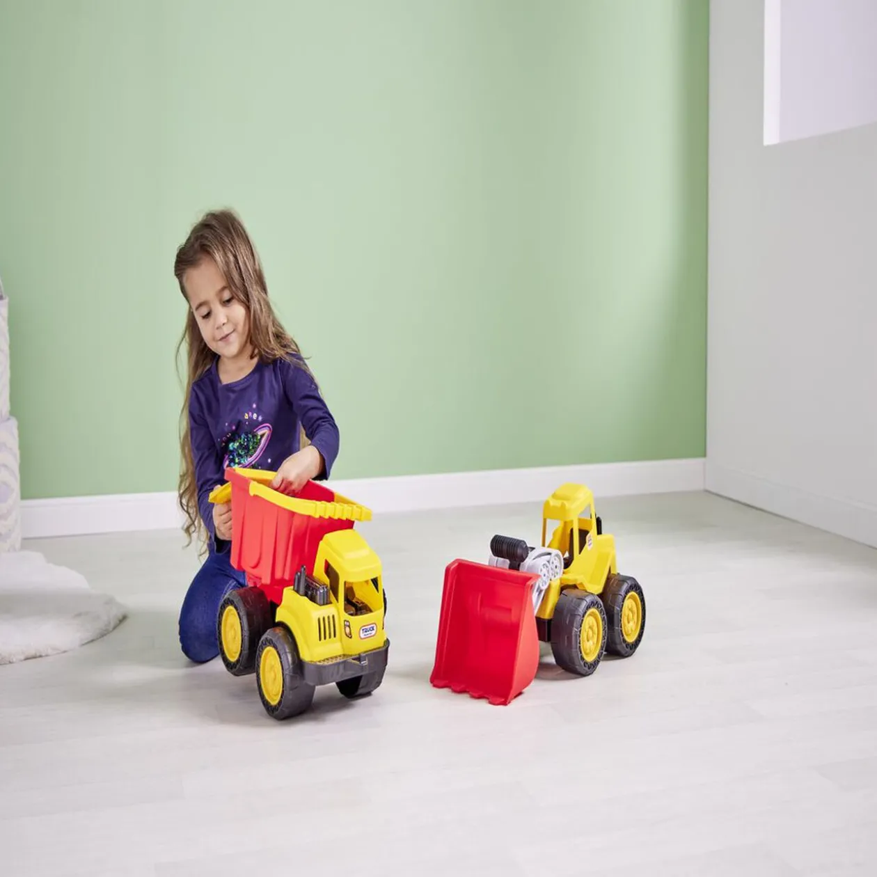 Engin de chantier jaune et rouge