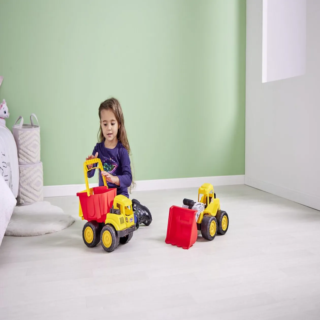 Engin de chantier jaune et rouge