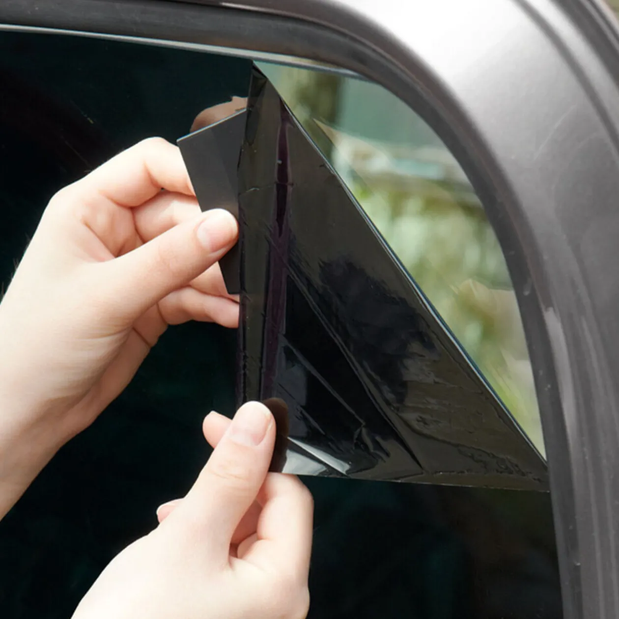 Film solaire adhésif