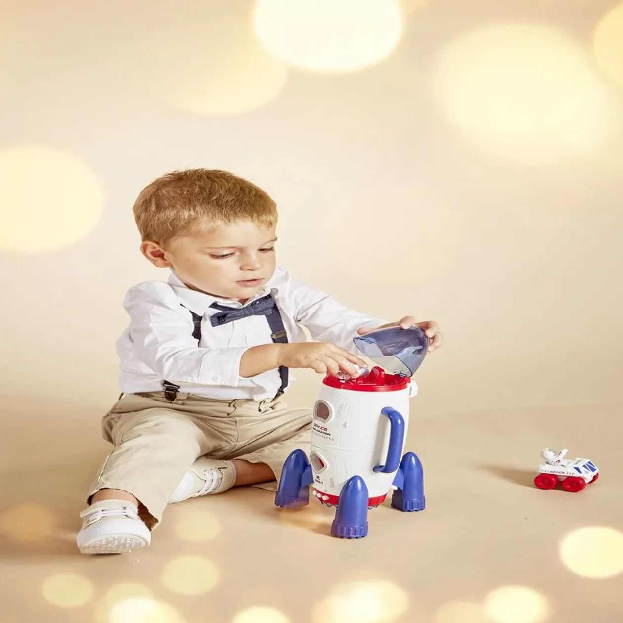 Fusée spatiale blanche