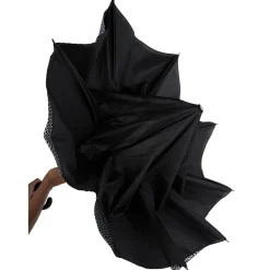 Parapluie inversé à motifs blancs et noirs