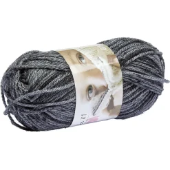 Pelote de fil à tricoter gris foncé