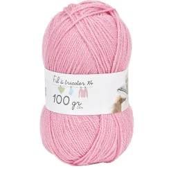 Pelote de fil à tricoter rose pâle