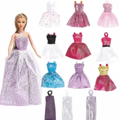 Poupée mannequin avec 12 robes