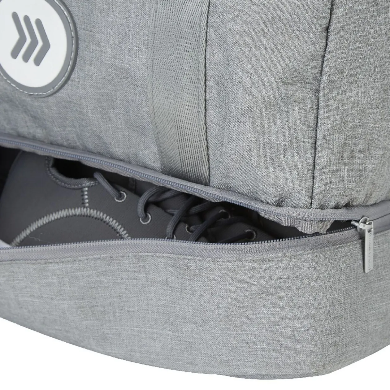 Sac de sport gris avec compartiment à chaussures