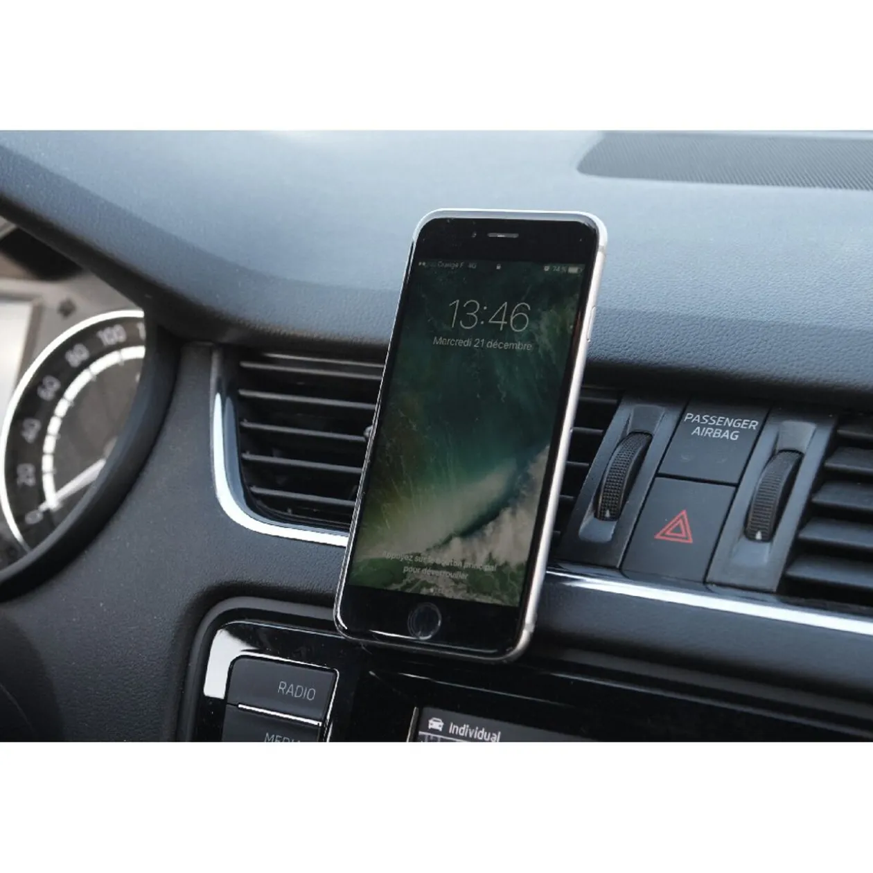 Support smartphone aimanté