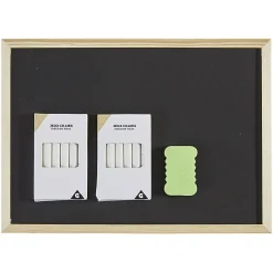 Tableau ardoise bois avec craie et éponge