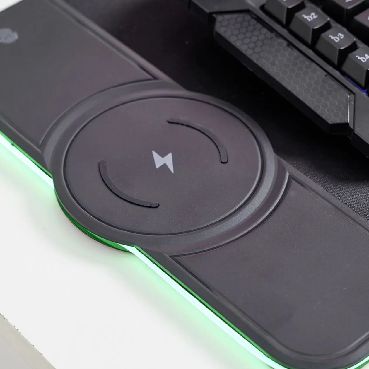 Tapis de souris lumineux avec chargeur induction 80x30cm