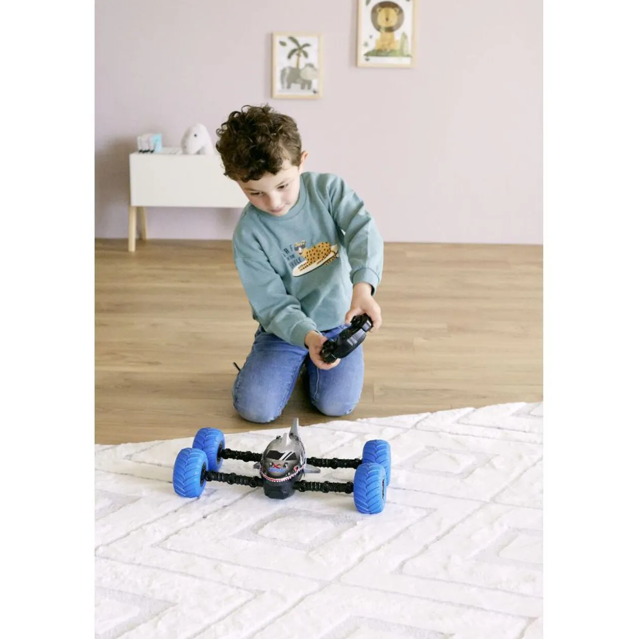 Voiture radiocommandée requin métamorphe